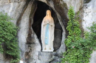 Peregrinación con enfermos al santuario de Lourdes